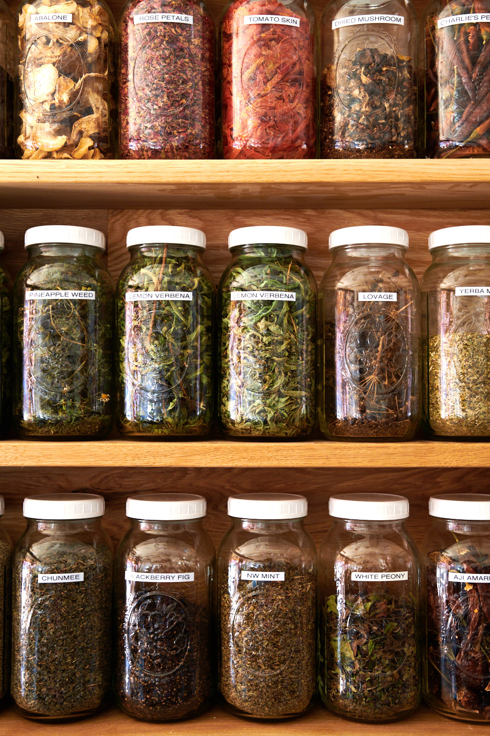 commercial-food-photographer-jars-herbs-portland-oregon