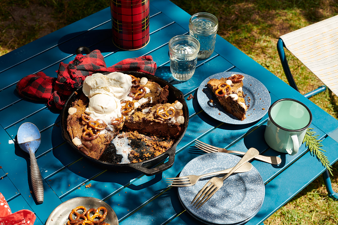 commercial-lifestyle-food-photographer-camping-smores-cookie-dessert-portland-oregon